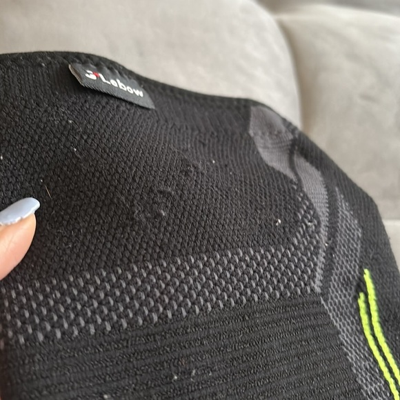 Knee Sleeves includes two size small - Picture 5 of 6